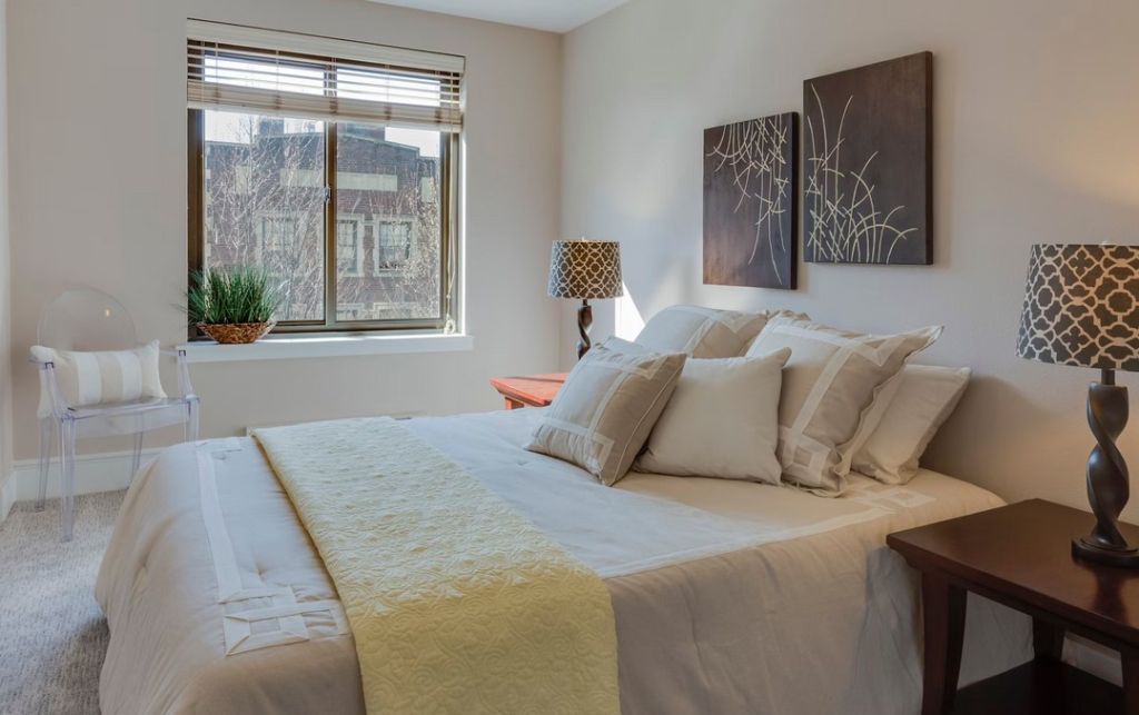 light sheets, large bed small room in the daytime, no headboard